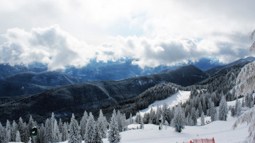 Картинка природа зима снег панорама облака лес горы
