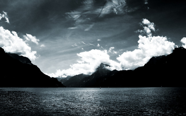 Обои картинки фото природа, реки, озера, озеро, горы, облака, яхты