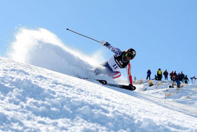 Обои картинки фото спорт, лыжный спорт, снег, лыжник, люди, горнолыжник, лыжи