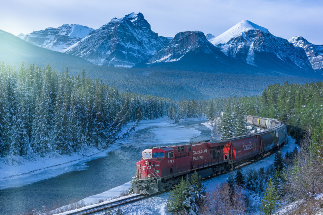 Обои картинки фото техника, поезда, природа, пейзаж, горы, снег, зима, поезд, рельсы