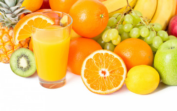 Картинка еда напитки +сок бананы виноград сок киви апельсины яблоки лимон стакан