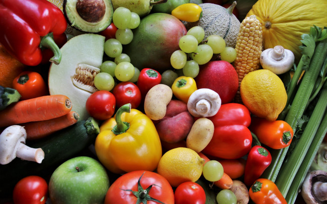 Обои картинки фото еда, фрукты и овощи вместе, авокадо, перец, морковь, помидоры, кукуруза