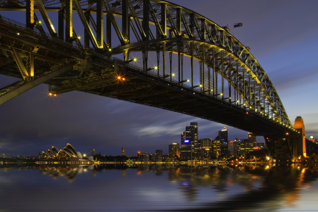 Обои картинки фото города, сидней, австралия, мост, вода, столица, вечер, огни