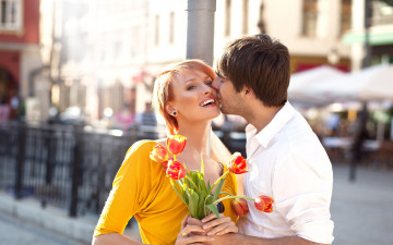 обоя разное, мужчина женщина, тюльпаны, поцелуй, влюбленные