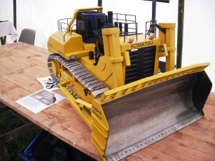 обоя komatsu d575d, техника, бульдозеры на гусенецах, ковш, бульдозер, мощь