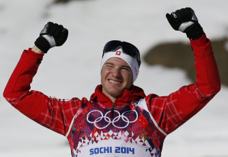 Картинка спорт лыжный+спорт лыжник спортсмен сочи улыбка радость медалист победитель олимпиада dario cologna