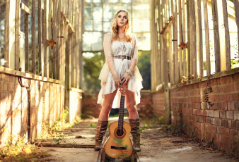 Картинка девушки -unsort+ блондинки девица платье гитара