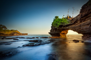 Картинка природа побережье океан камни скала арка
