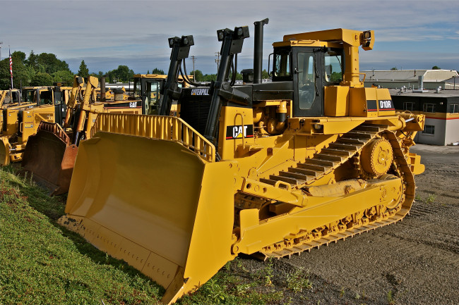 Обои картинки фото caterpillar d10r, техника, бульдозеры на гусенецах, мощь, ковш, бульдозер