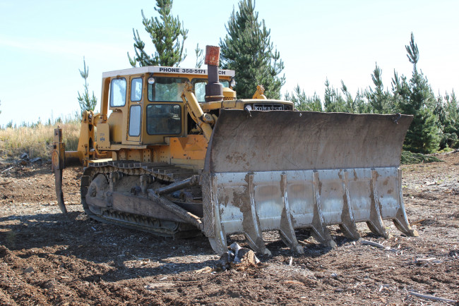 Обои картинки фото komatsu d155a with root rake, техника, бульдозеры на гусенецах, мощь, ковш, бульдозер