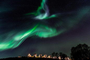Картинка природа северное+сияние норвегия северное сияние ночь звезды дома