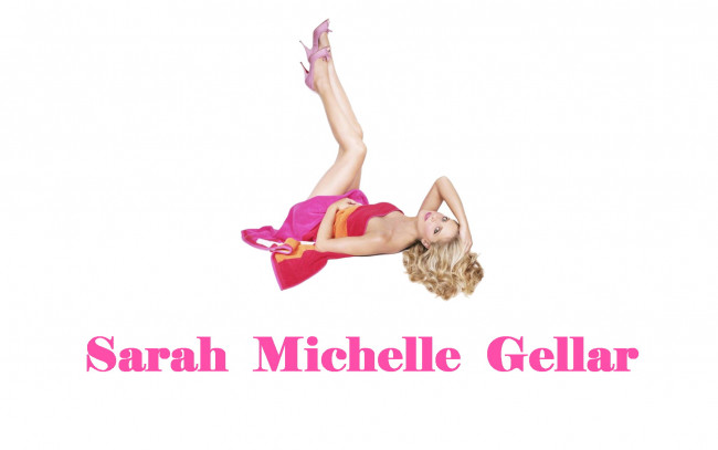 Обои картинки фото девушки, sarah michelle gellar, полотенце, туфли, сара, мишель, геллар, актриса, блондинка