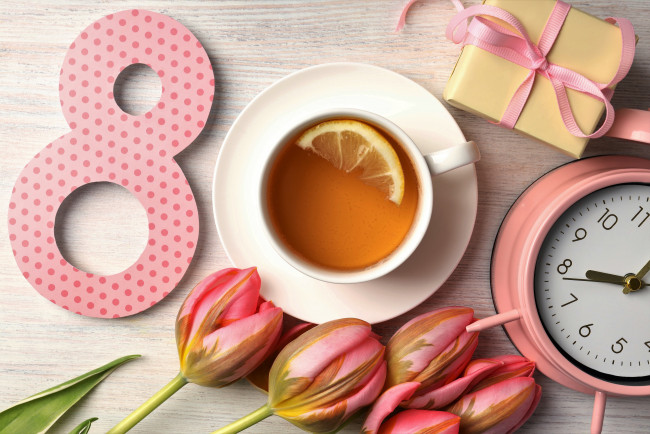 Обои картинки фото праздничные, международный женский день - 8 марта, будильник, тюльпаны, чай, подарок, восьмерка