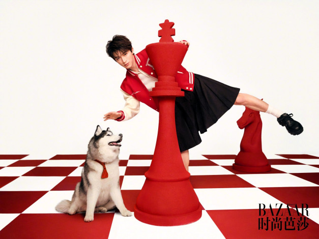Обои картинки фото мужчины, wang xing yue, актер, наряд, шахматы, клетки, собака