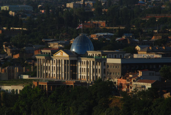 Картинка города тбилиси грузия avlabari presidential palace президентский дворец в авлабари tbilisi georgia