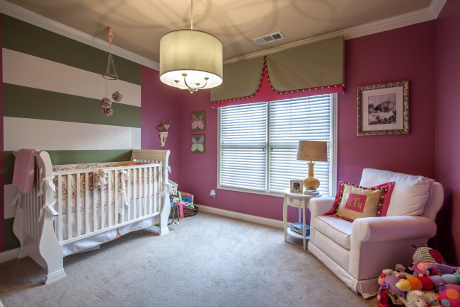 Обои картинки фото интерьер, детская, комната, кроватка, кресло, игрушки