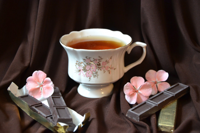 Обои картинки фото еда, напитки,  Чай, шоколад, герань, чай