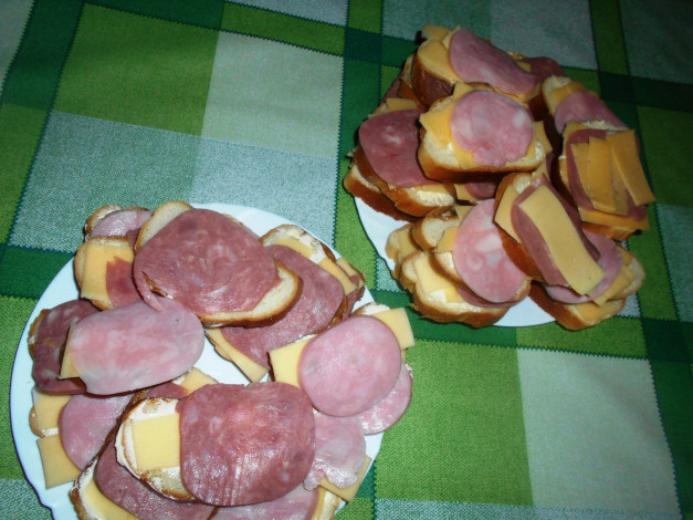 Обои картинки фото еда, бутерброды,  гамбургеры,  канапе, сыр, колбаса, хлеб