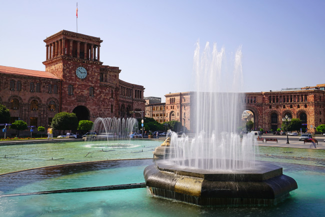 Обои картинки фото города, ереван , армения, eреван, дома, фонтан, городская, площадь