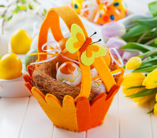 Обои картинки фото праздничные, пасха, корзина, яйца, colorful, eggs, tulips, flowers, easter, basket