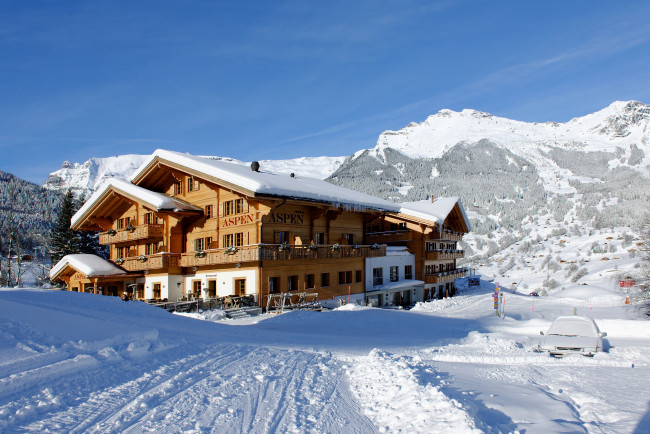 Обои картинки фото города, - здания,  дома, швейцария, beatenberg, зима, снег, лес, горы, дом, отель, курорт