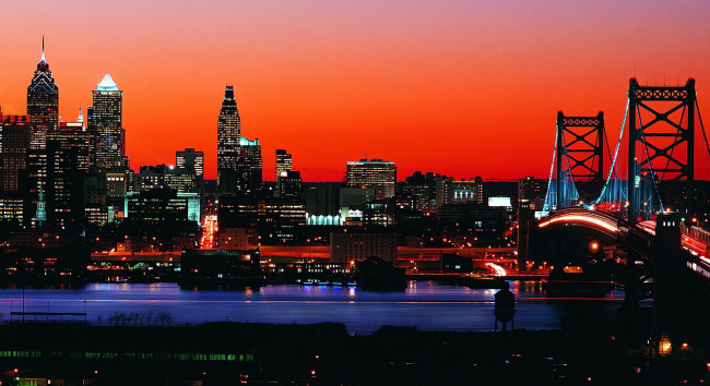 Обои картинки фото города, филадельфия , сша, закат, город, здания, огни, река, мост
