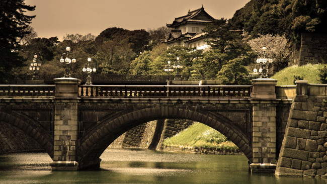 Обои картинки фото города, мосты, мост, деревья, фонари, река, Imperial Palace, tokyo, japan