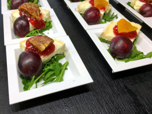 Картинка еда салаты +закуски руккола слива джем сыр