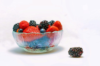 Картинка еда фрукты +ягоды ягоды малина клубника ежевика