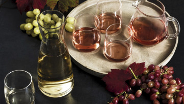 Картинка еда напитки +вино дегустация вино виноград рюмки кувшин