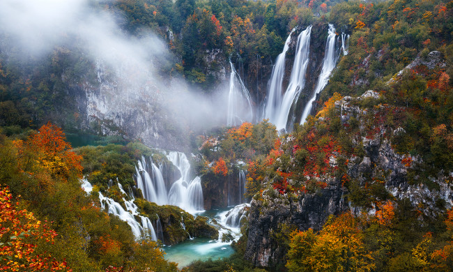 Обои картинки фото природа, водопады, скалы, осень, деревья, plitvice, хорватия