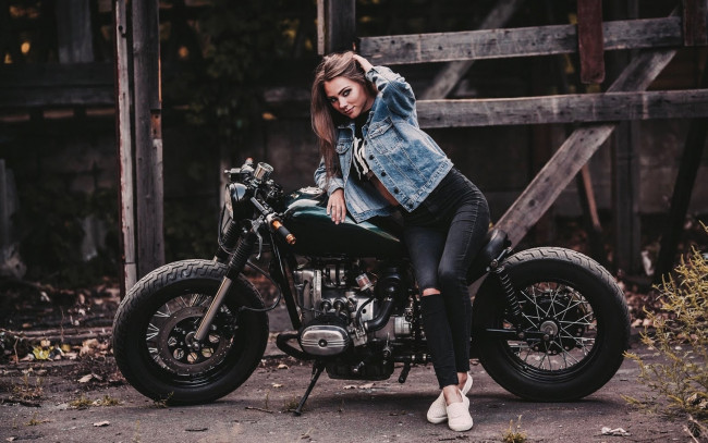 Обои картинки фото урал, мотоциклы, мото с девушкой, мотоцикл, боббер, девушка, модель