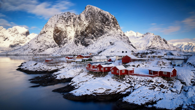 Обои картинки фото города, лофотенские острова , норвегия, горы, фьорд, дома, зима, снег