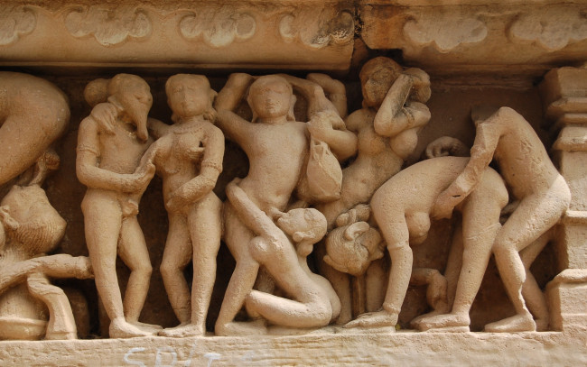 Обои картинки фото historic, khajuraho, temple, art, india, разное, рельефы, статуи, музейные, экспонаты