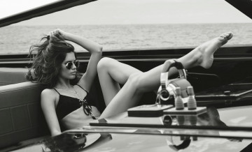 обоя девушки, sara sampaio, черно-белая, море, купальник, модель, сара, сампайо, яхта, очки
