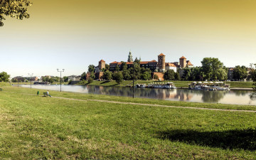 Картинка города краков+ польша река фонари замок