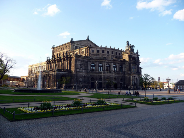 Обои картинки фото города, дрезден , германия, площадь, фонтан, клумбы