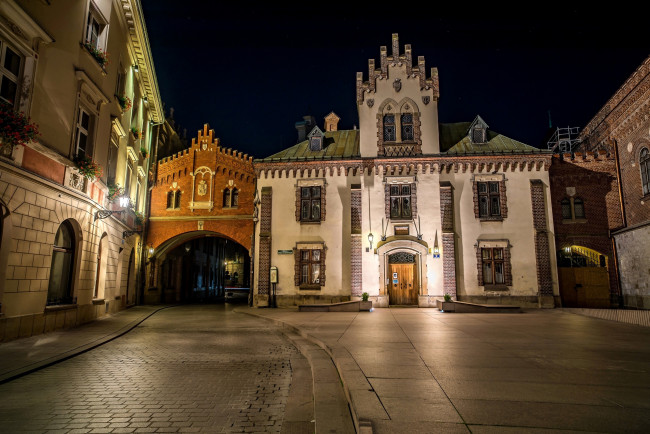 Обои картинки фото города, краков , польша, старинные, здания, арка