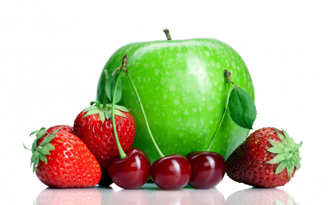 Обои картинки фото еда, фрукты,  ягоды, вишня, клубника, яблоко