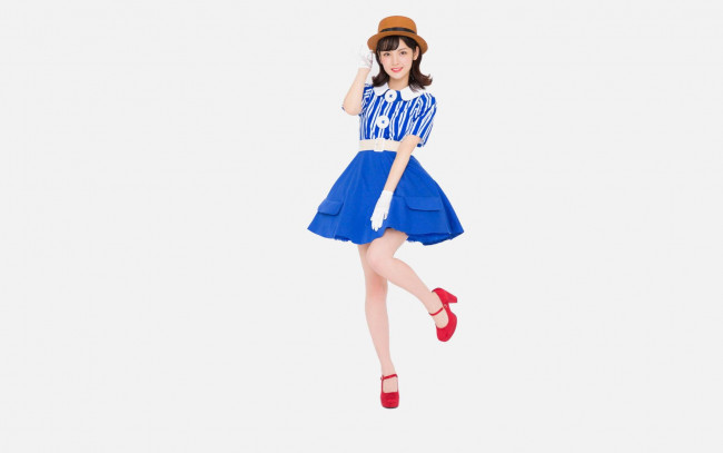 Обои картинки фото девушки, sayumi michishige, шляпка, платье, перчатки