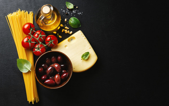 Обои картинки фото еда, разное, спагетти, макароны, масло, сыр, базилик, помидоры