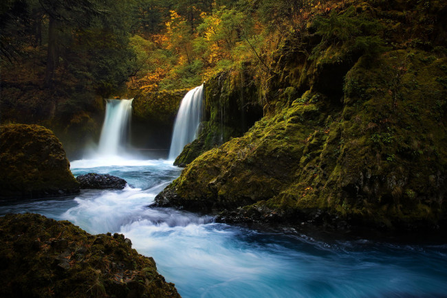 Обои картинки фото природа, водопады, водопад, лес, река, мох, камни