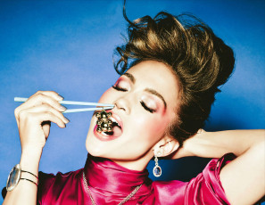 Картинка Jennifer+Lopez девушки   браслет палочки серьги прическа