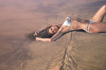 Картинка Candice+Boucher девушки бикини песок