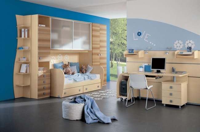Обои картинки фото интерьер, детская, комната, игрушки, стол, компьютер, пуф, кровать, голубой