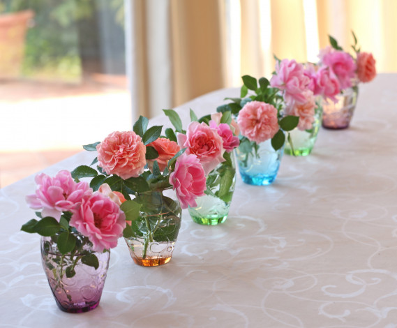 Обои картинки фото цветы, розы, вазы, букеты, стол, elena, di, guardo