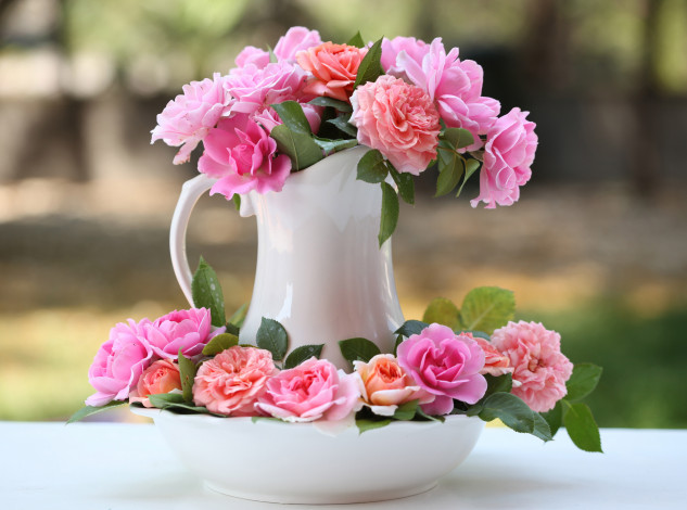Обои картинки фото цветы, розы, кувшин, бутоны, elena, di, guardo