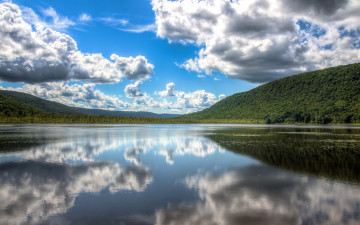 Картинка природа реки озера озеро холмы деревья отражение облака