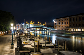 Картинка ponte+della+costituzione города венеция+ италия ночь мост канал