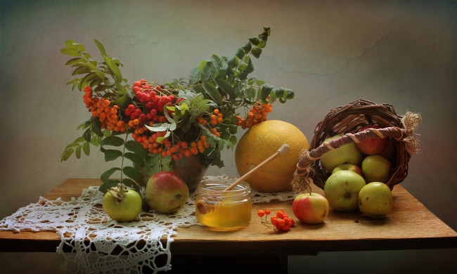 Обои картинки фото еда, натюрморт, яблоки, август, дыня, лето, мед, рябина, яблочный, спас, медовый